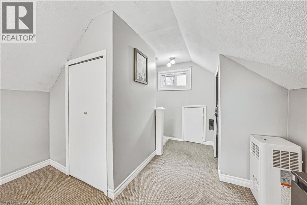 161 Ivon Avenue, Hamilton, ON - Indoor Photo Showing Other Room