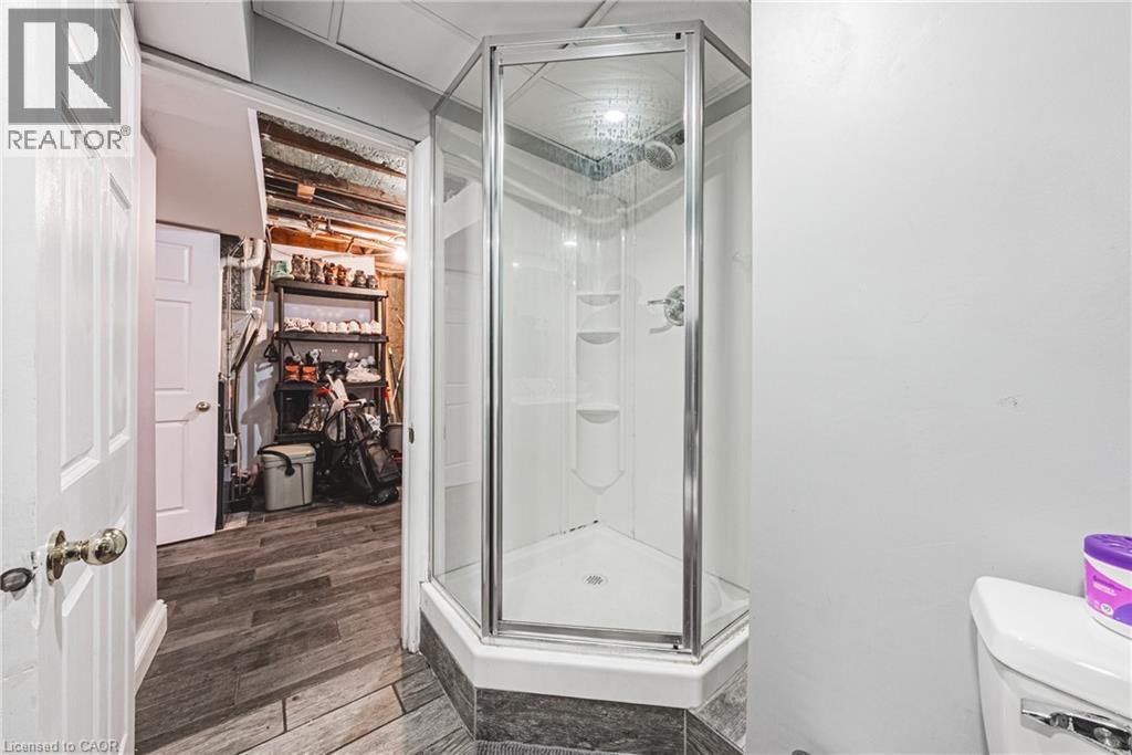 161 Ivon Avenue, Hamilton, ON - Indoor Photo Showing Bathroom