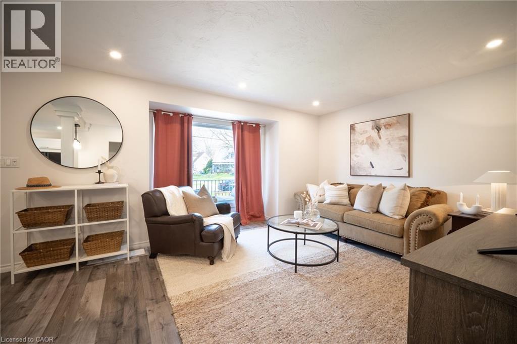 18 Armstrong Avenue, Hamilton, ON - Indoor Photo Showing Living Room