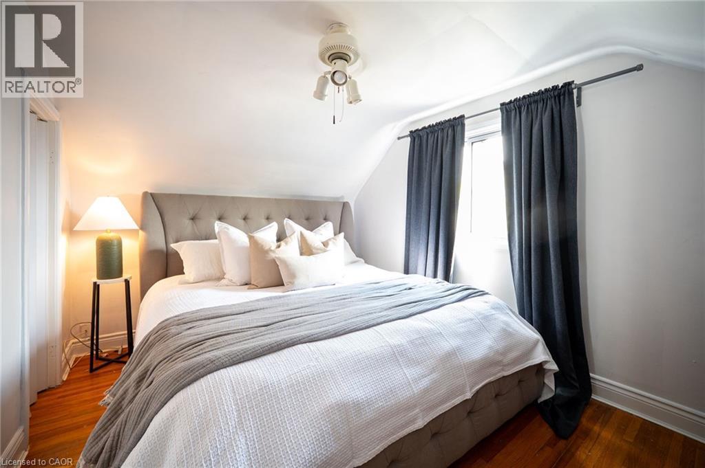 18 Armstrong Avenue, Hamilton, ON - Indoor Photo Showing Bedroom