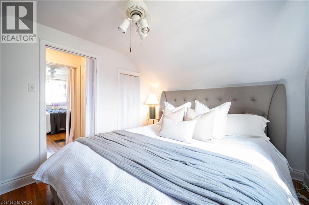 18 Armstrong Avenue, Hamilton, ON - Indoor Photo Showing Bedroom