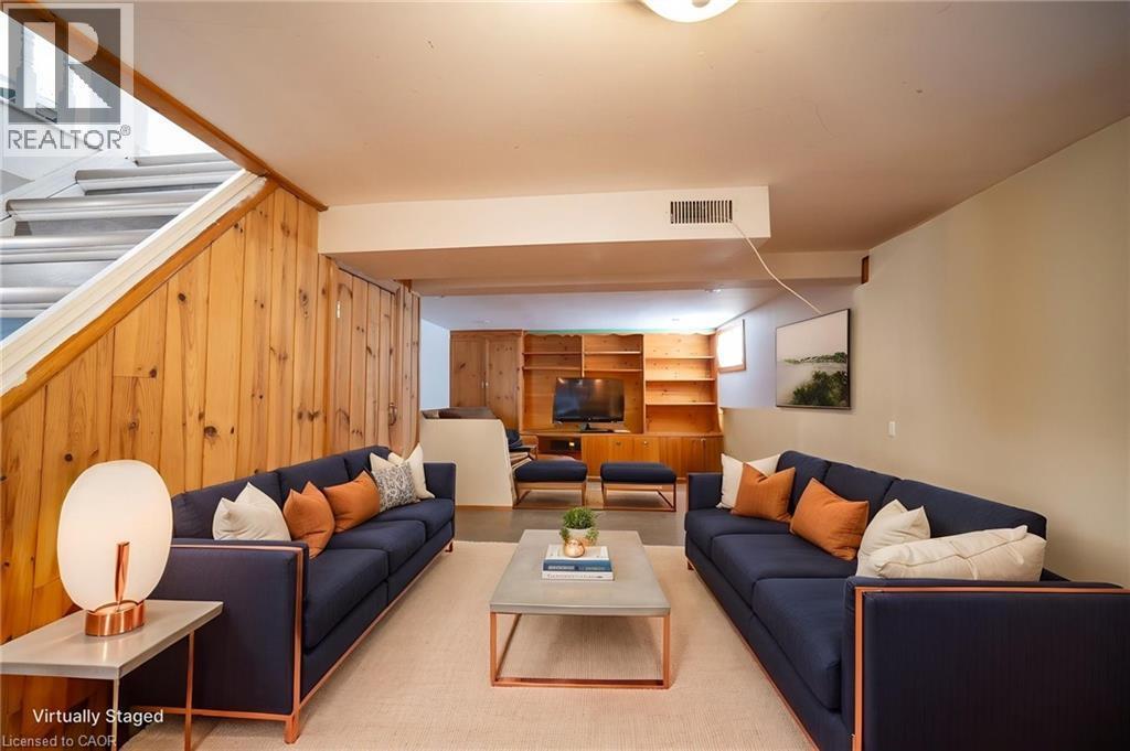 18 Armstrong Avenue, Hamilton, ON - Indoor Photo Showing Living Room