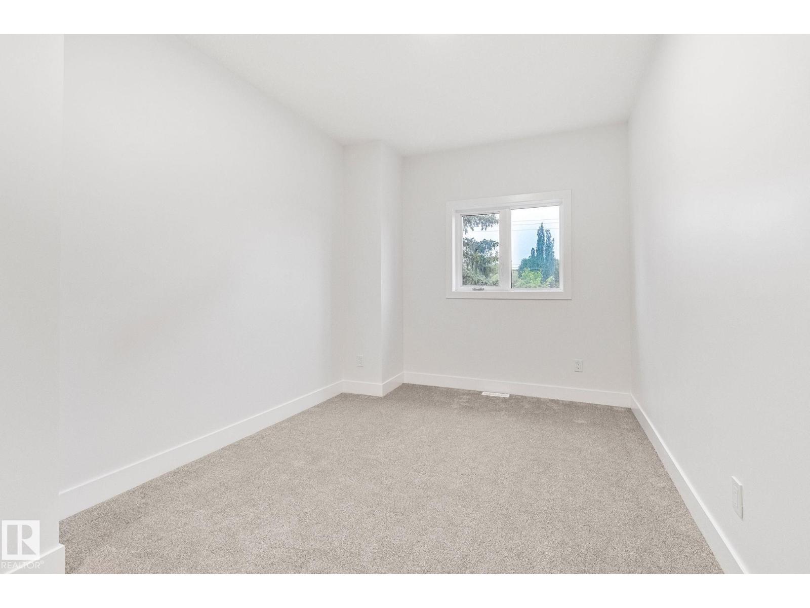 11032 128 St Nw, Edmonton, AB - Indoor Photo Showing Other Room