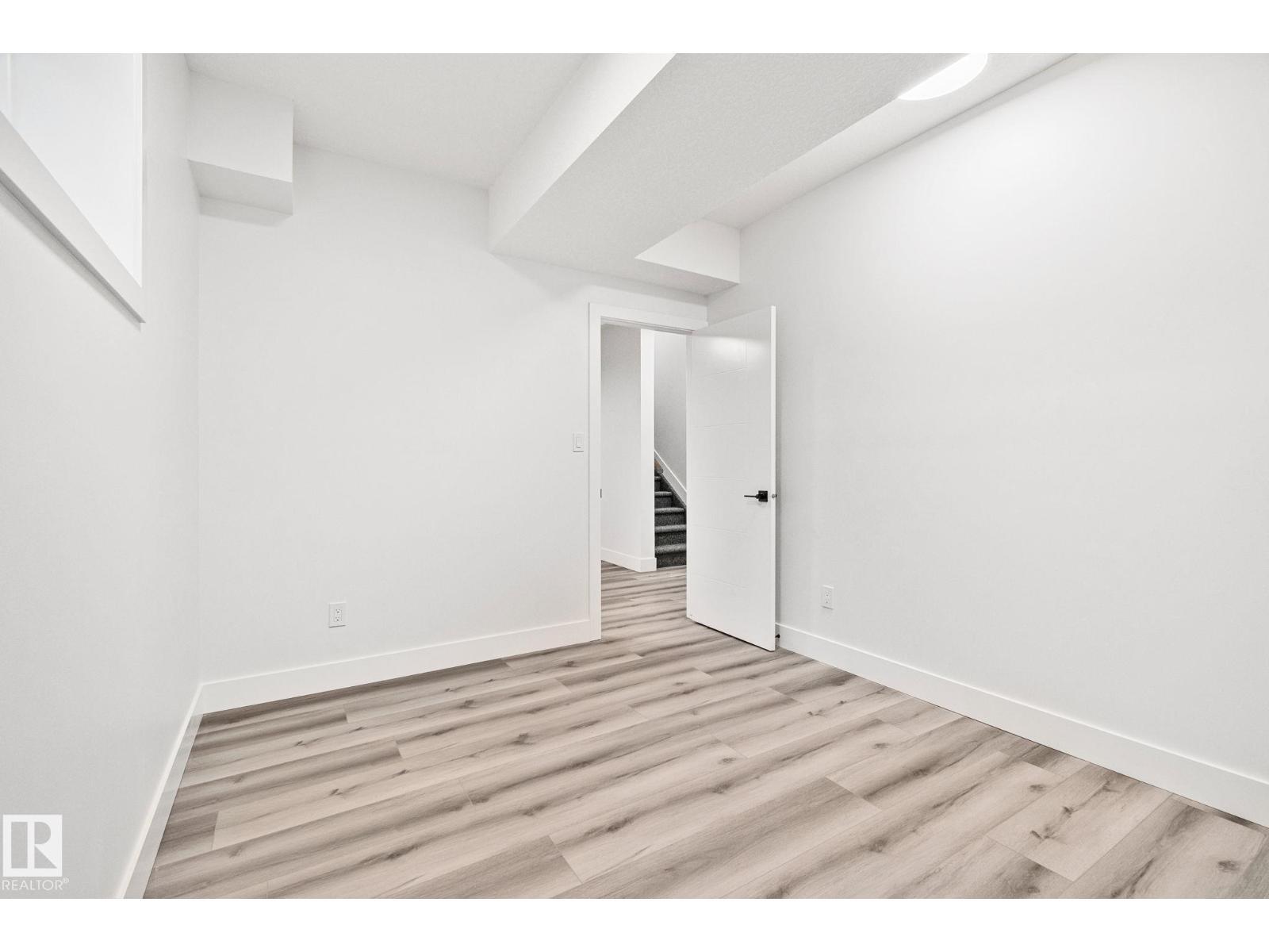 11032 128 St Nw, Edmonton, AB - Indoor Photo Showing Other Room