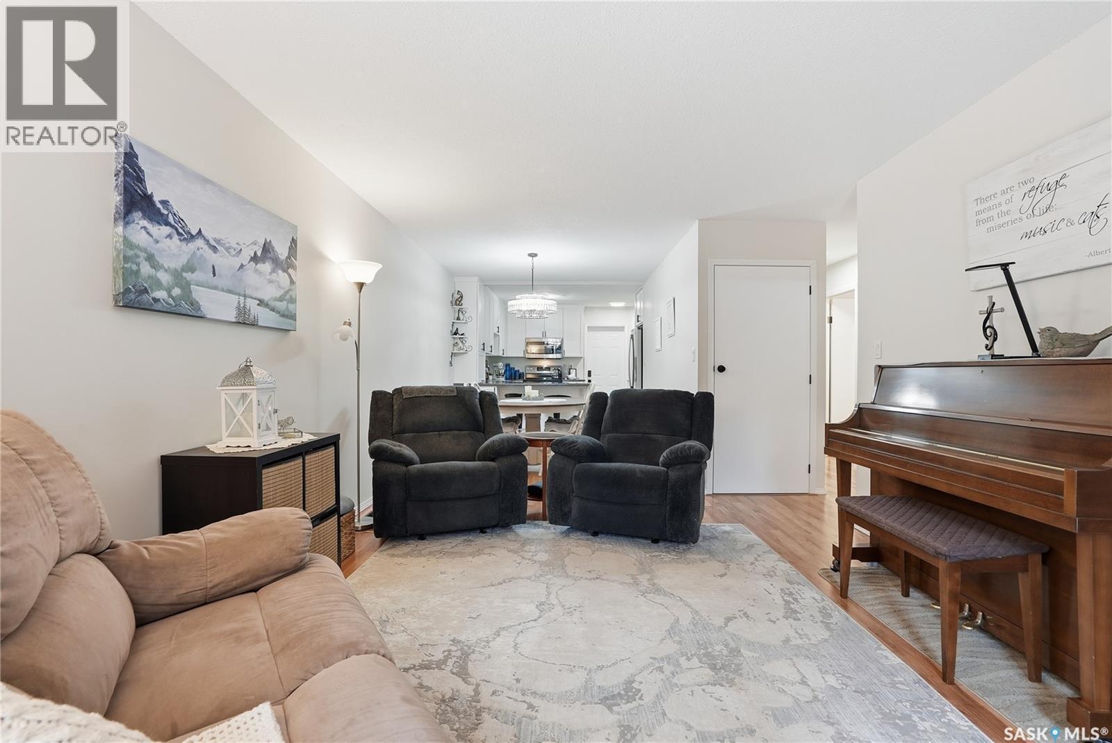 12 80 Berini Drive, Saskatoon, SK - Indoor Photo Showing Living Room