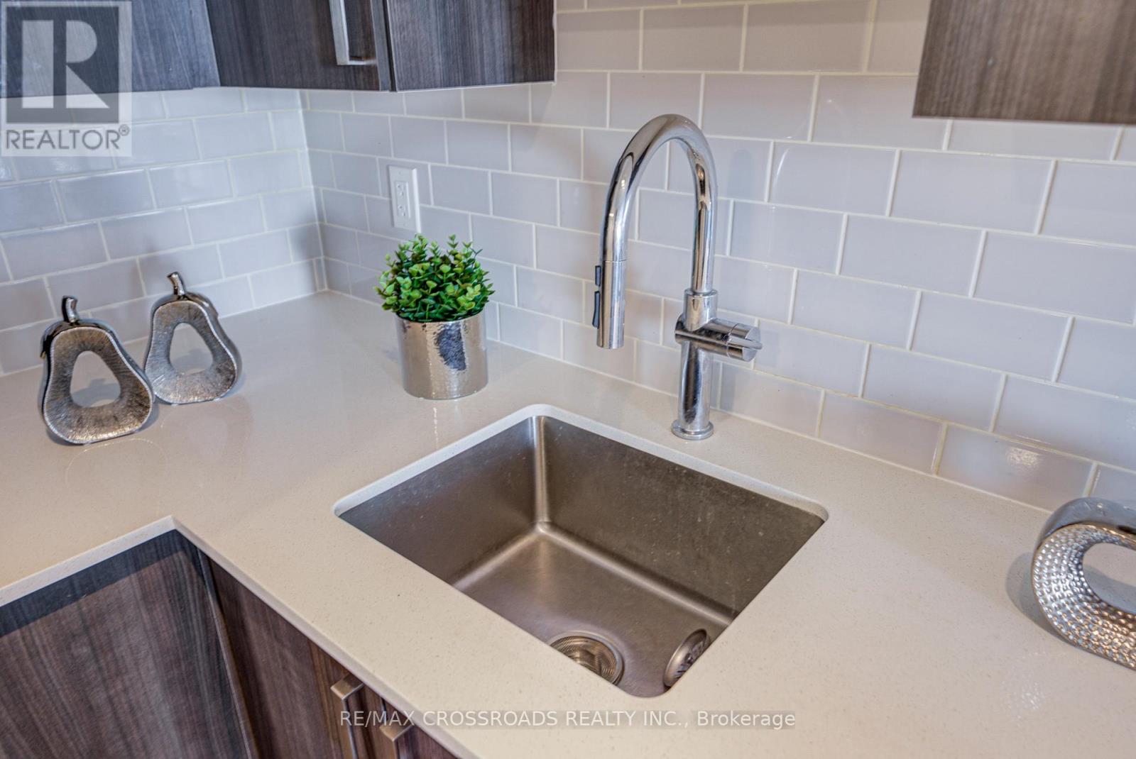 1506 - 1455 Celebration Drive, Pickering, ON - Indoor Photo Showing Kitchen