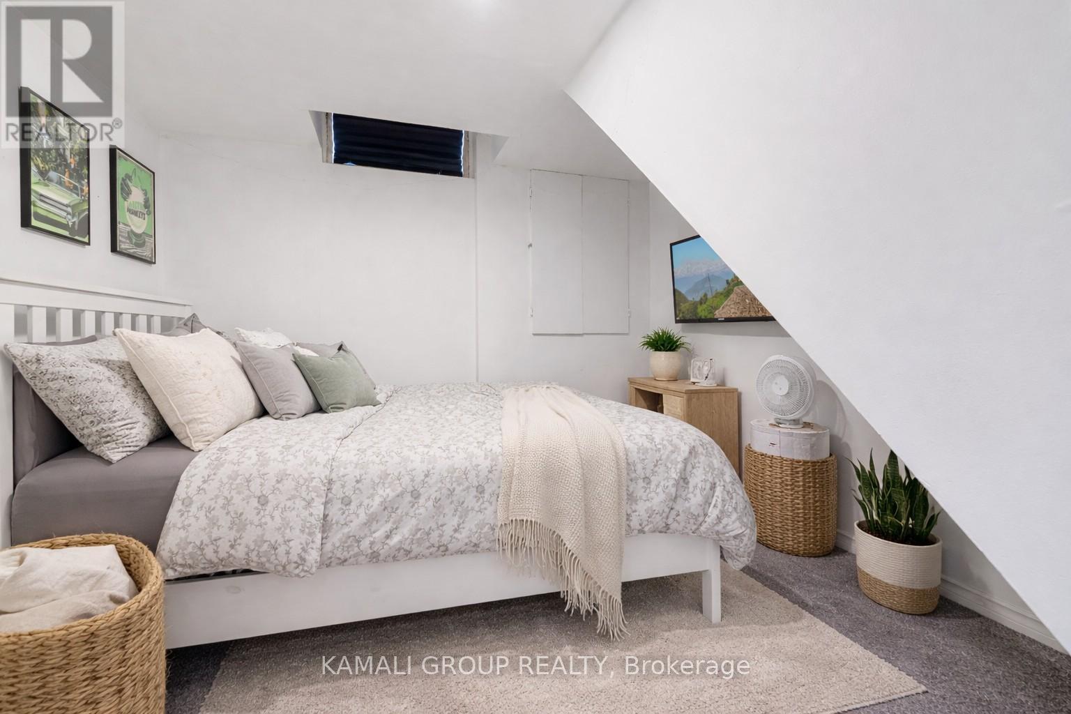 582 Lakeview Avenue, Oshawa, ON - Indoor Photo Showing Bedroom