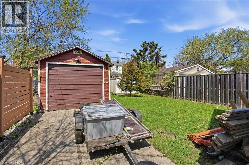 21 Weir Street N, Hamilton, ON - Outdoor