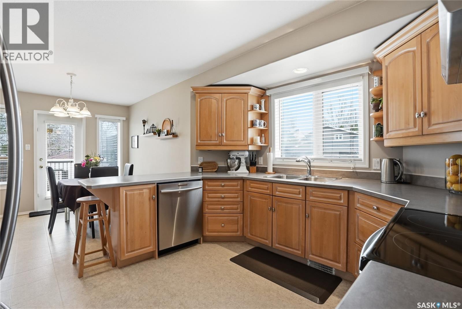 911 Chotem Crescent, Saskatoon, SK - Indoor Photo Showing Kitchen With Double Sink