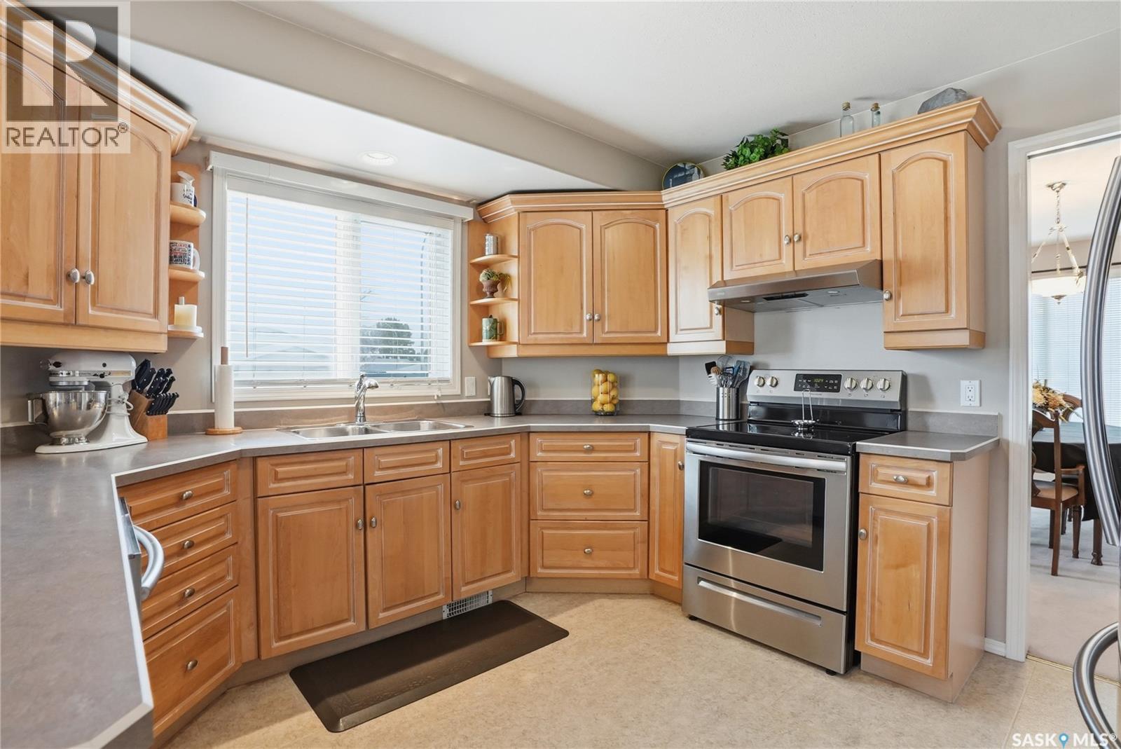 911 Chotem Crescent, Saskatoon, SK - Indoor Photo Showing Kitchen With Double Sink
