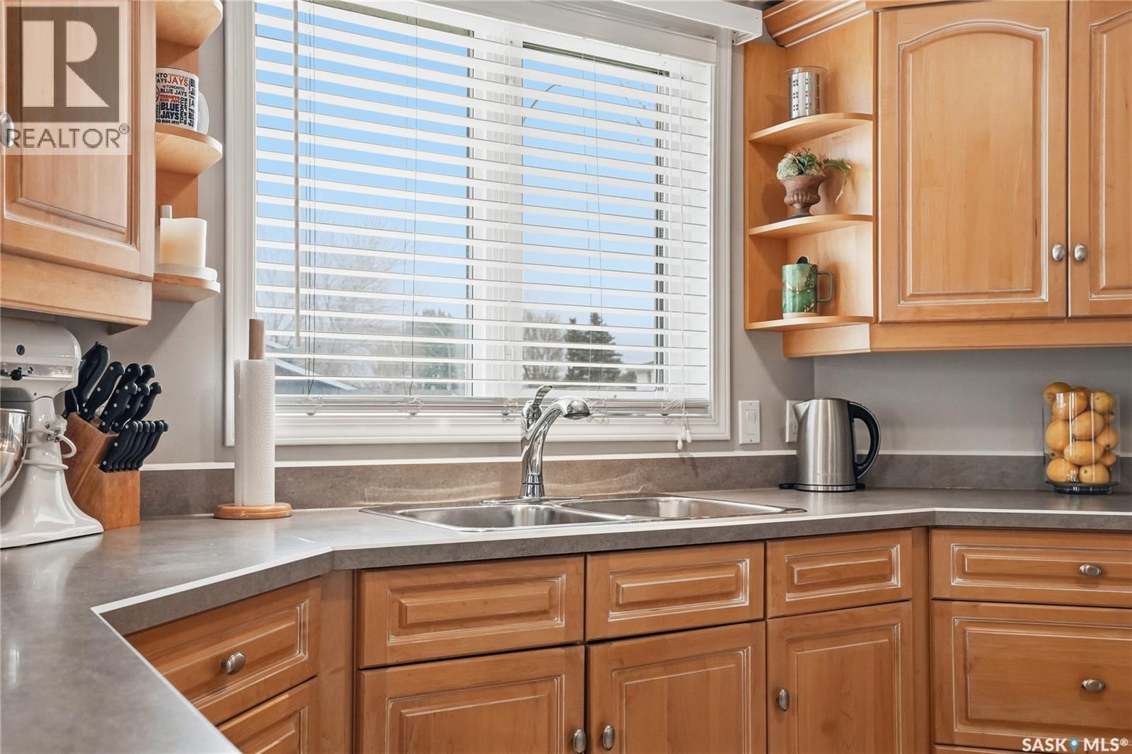 911 Chotem Crescent, Saskatoon, SK - Indoor Photo Showing Kitchen With Double Sink