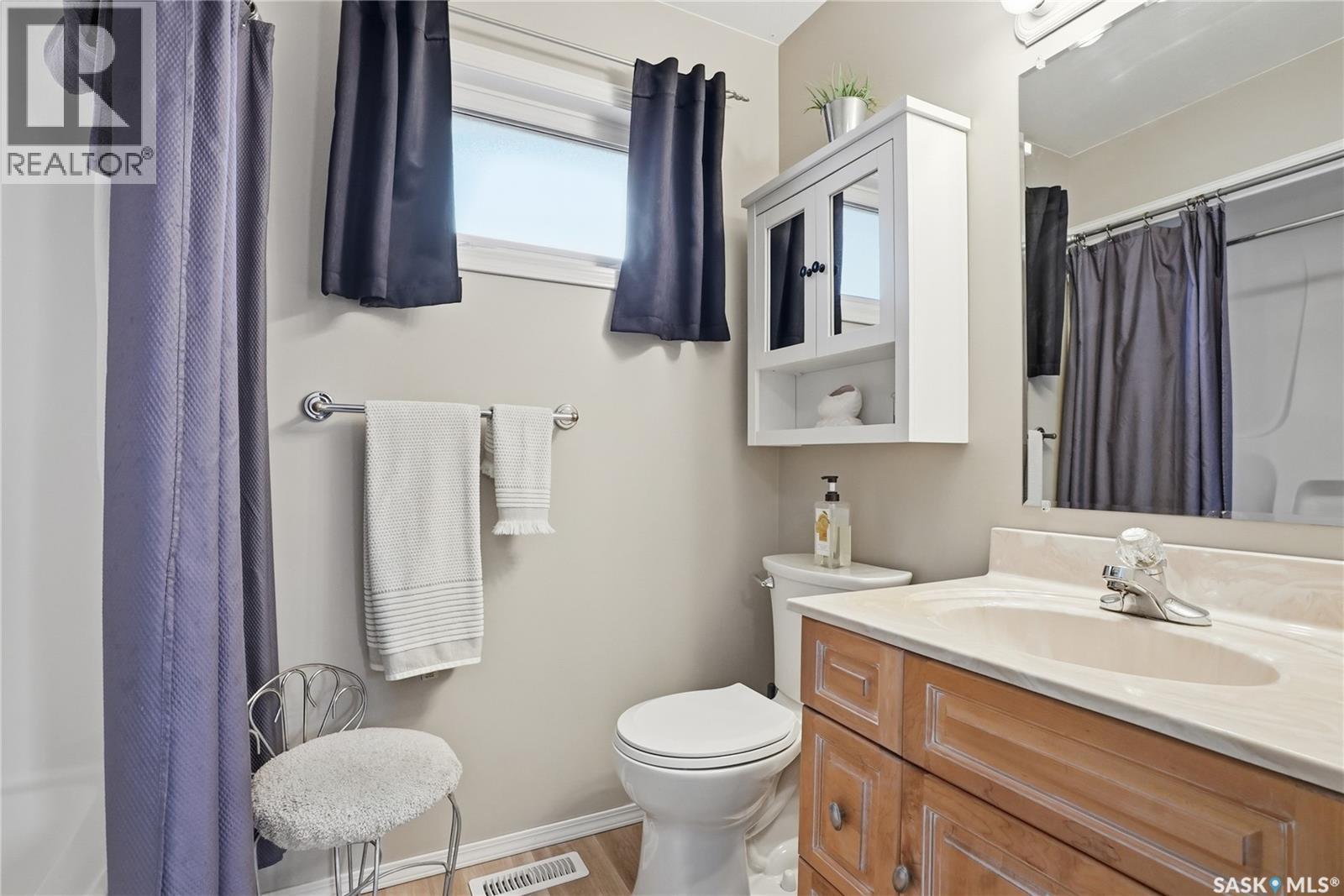 911 Chotem Crescent, Saskatoon, SK - Indoor Photo Showing Bathroom