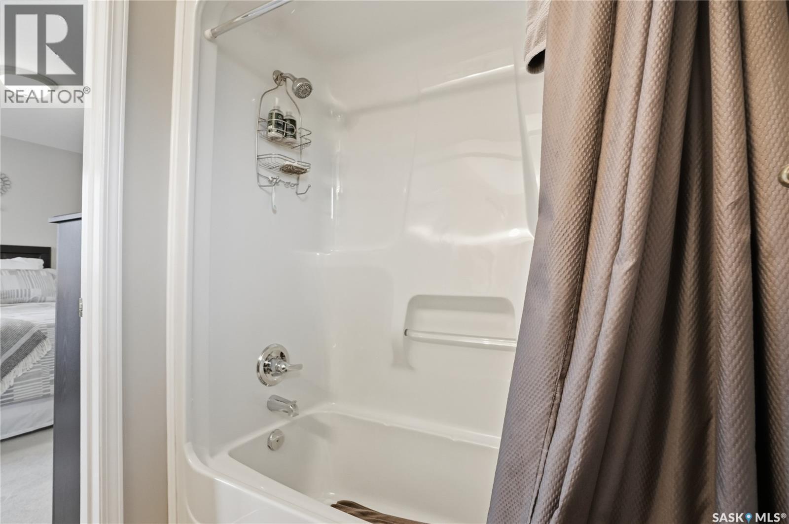 911 Chotem Crescent, Saskatoon, SK - Indoor Photo Showing Bathroom