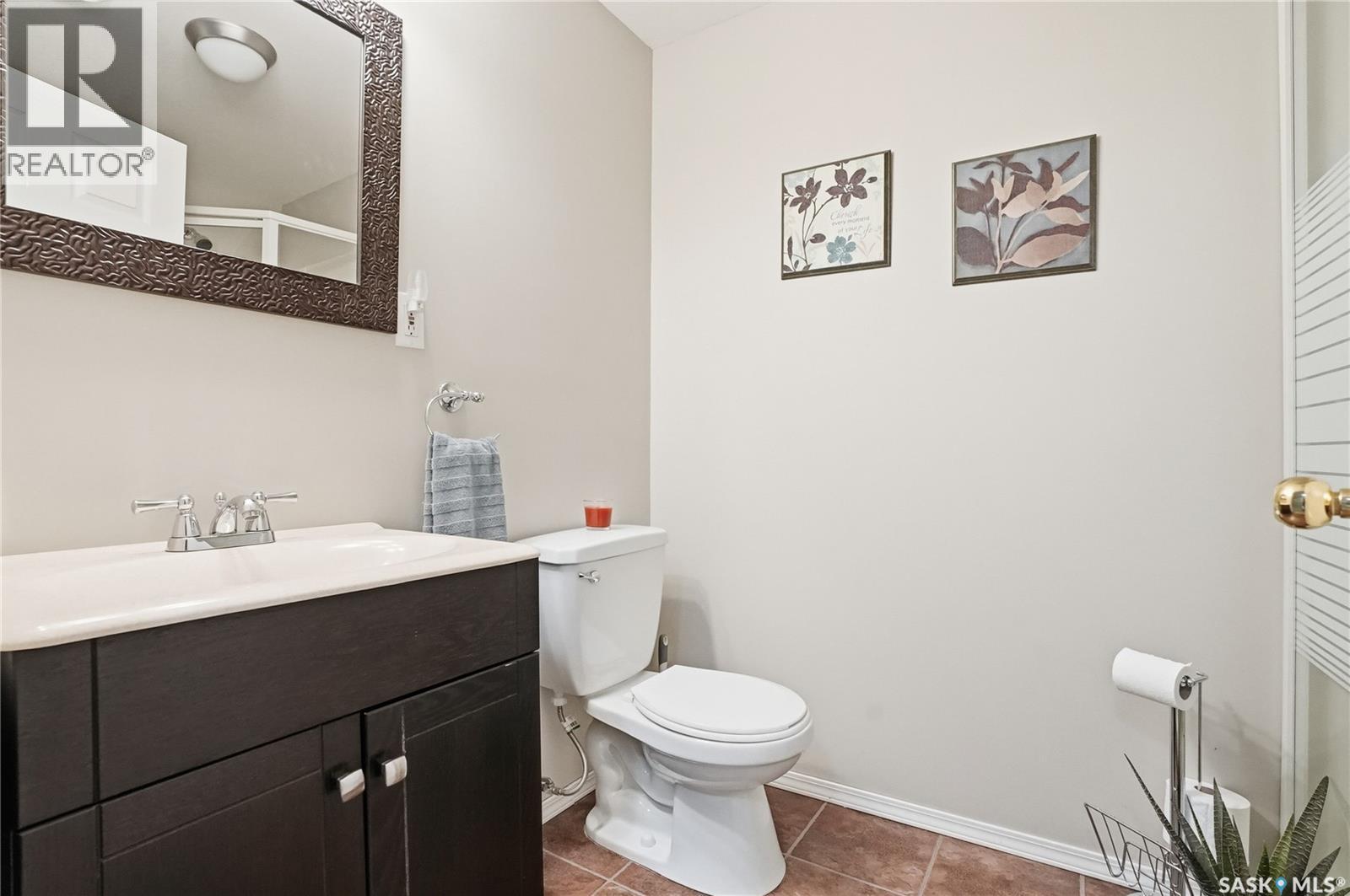 911 Chotem Crescent, Saskatoon, SK - Indoor Photo Showing Bathroom