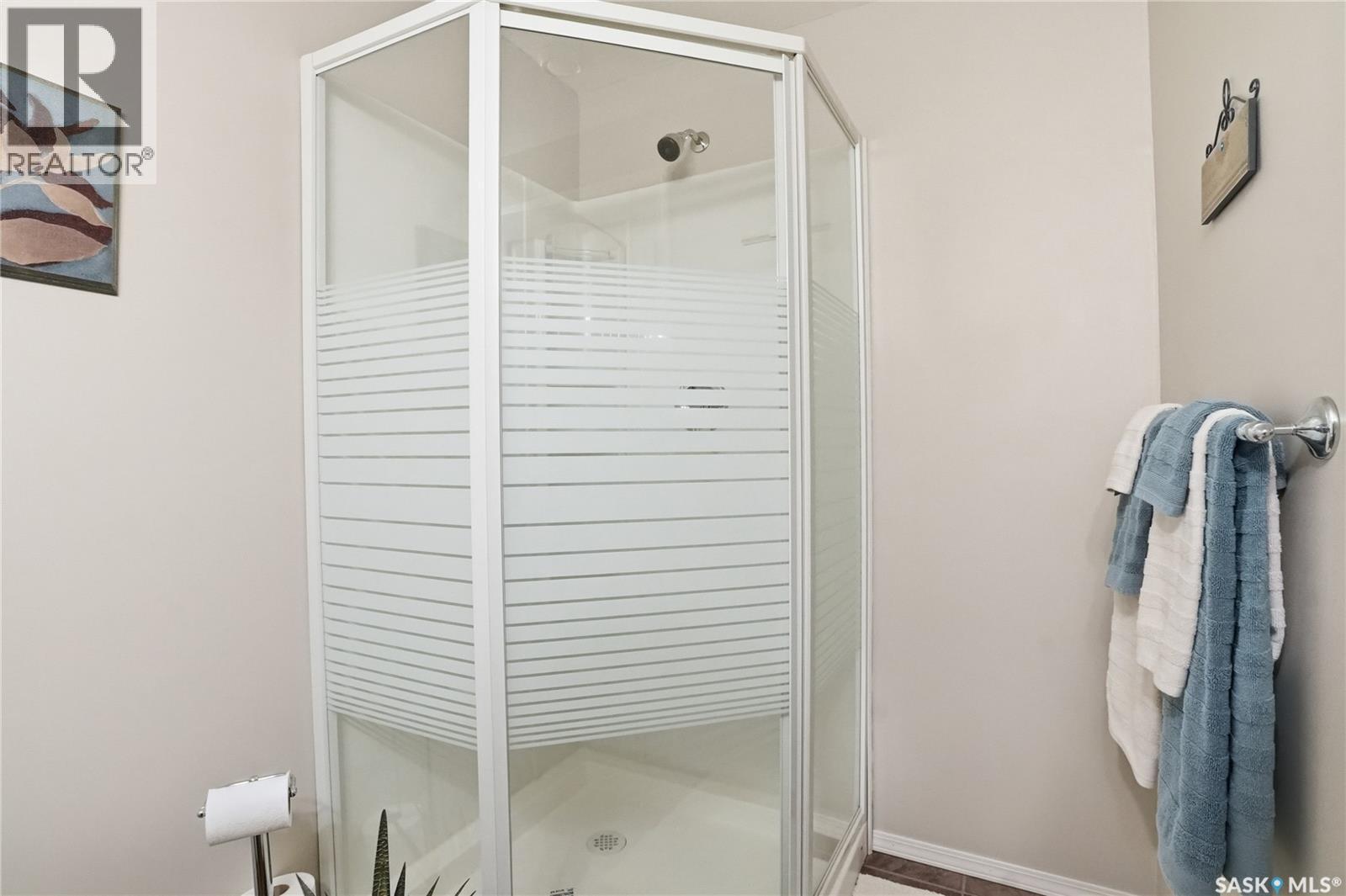 911 Chotem Crescent, Saskatoon, SK - Indoor Photo Showing Bathroom