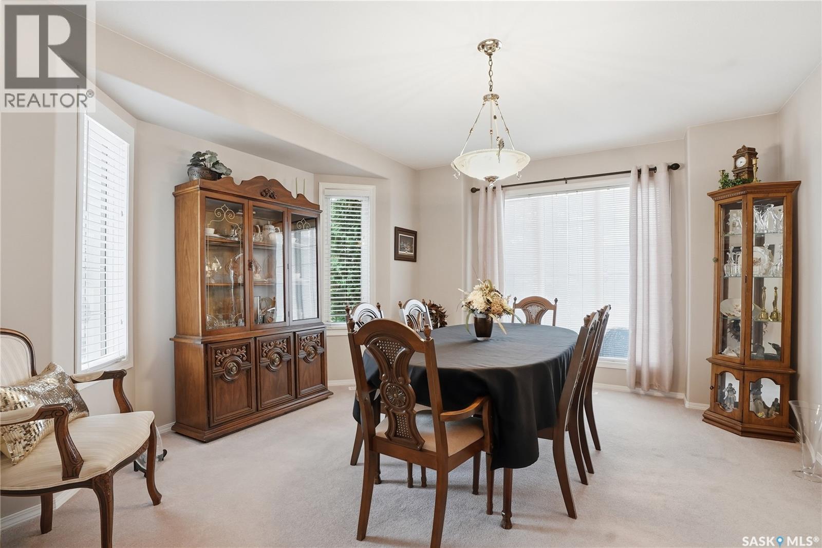 911 Chotem Crescent, Saskatoon, SK - Indoor Photo Showing Dining Room