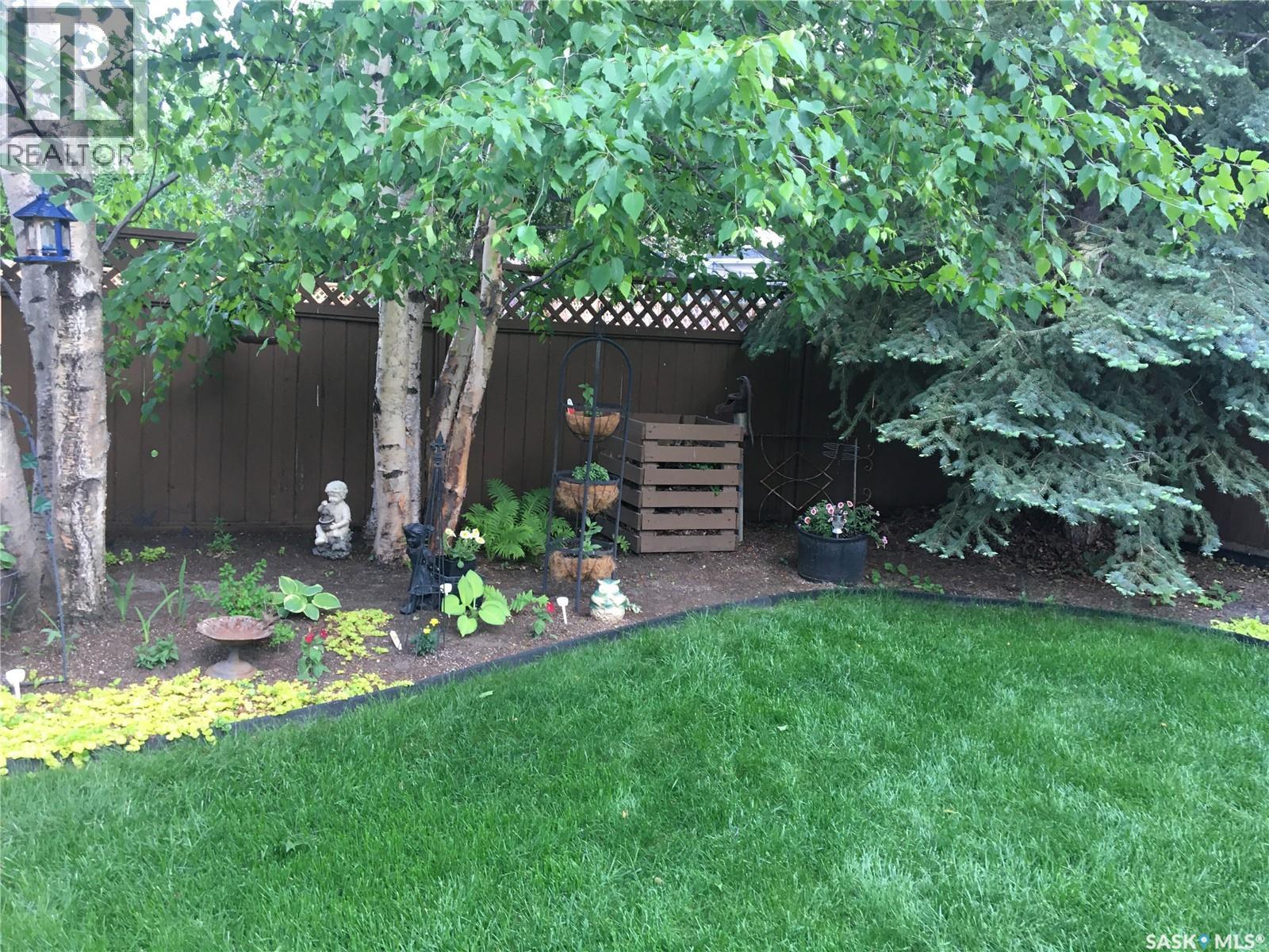911 Chotem Crescent, Saskatoon, SK - Outdoor