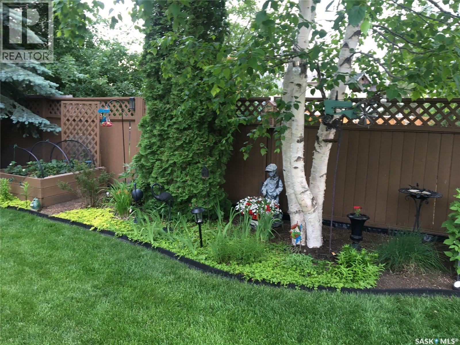 911 Chotem Crescent, Saskatoon, SK - Outdoor