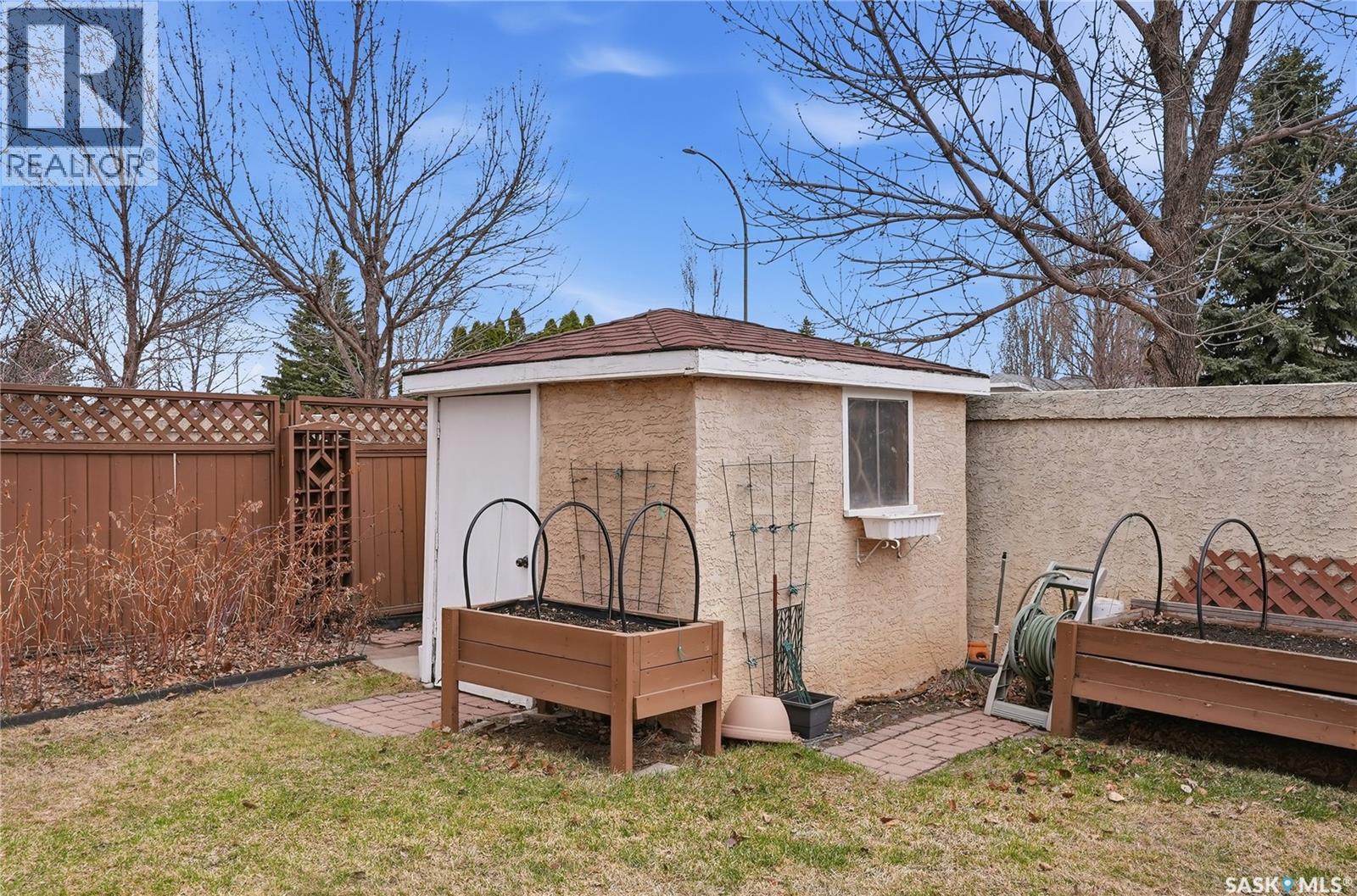 911 Chotem Crescent, Saskatoon, SK - Outdoor