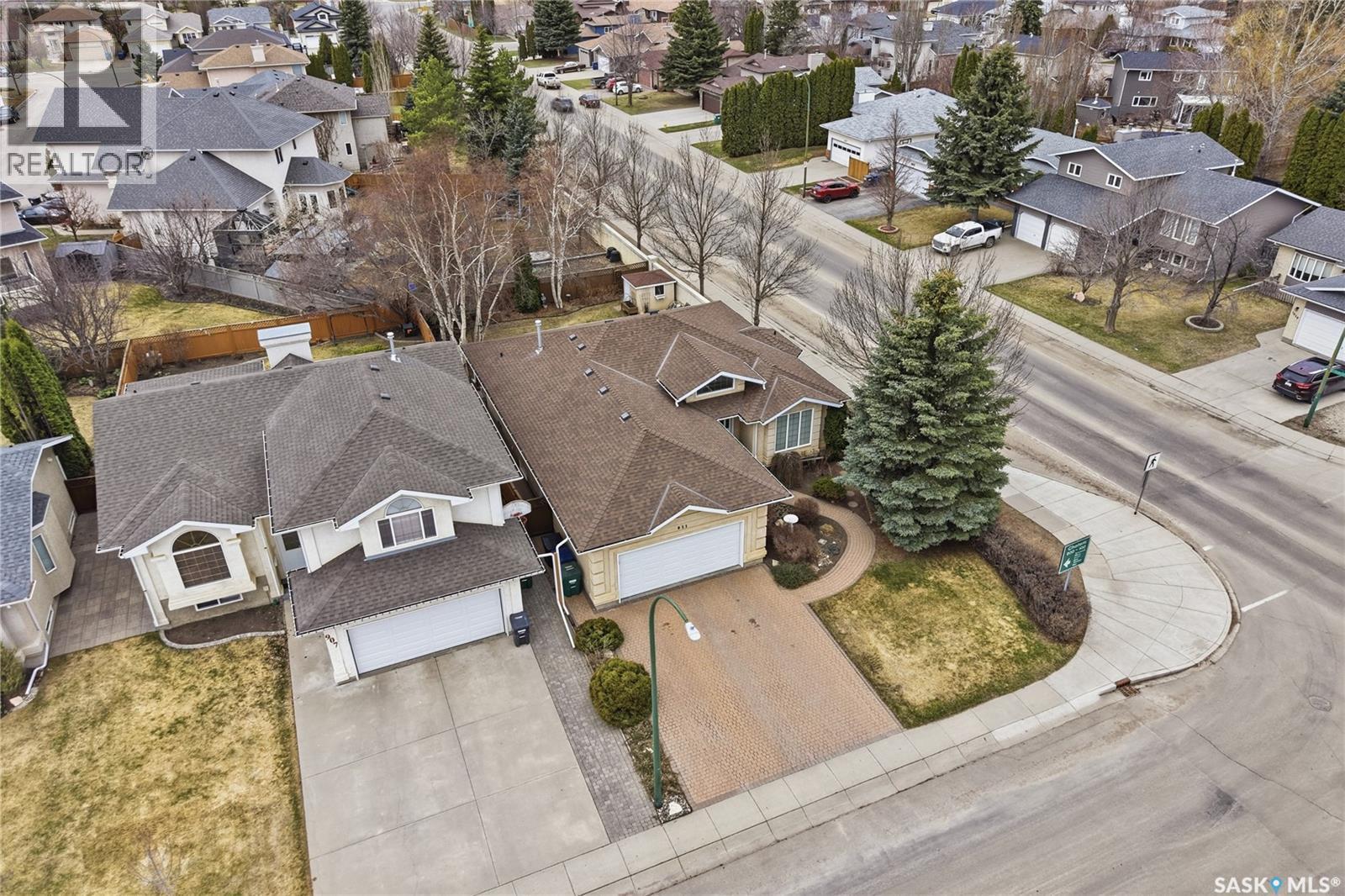 911 Chotem Crescent, Saskatoon, SK - Outdoor