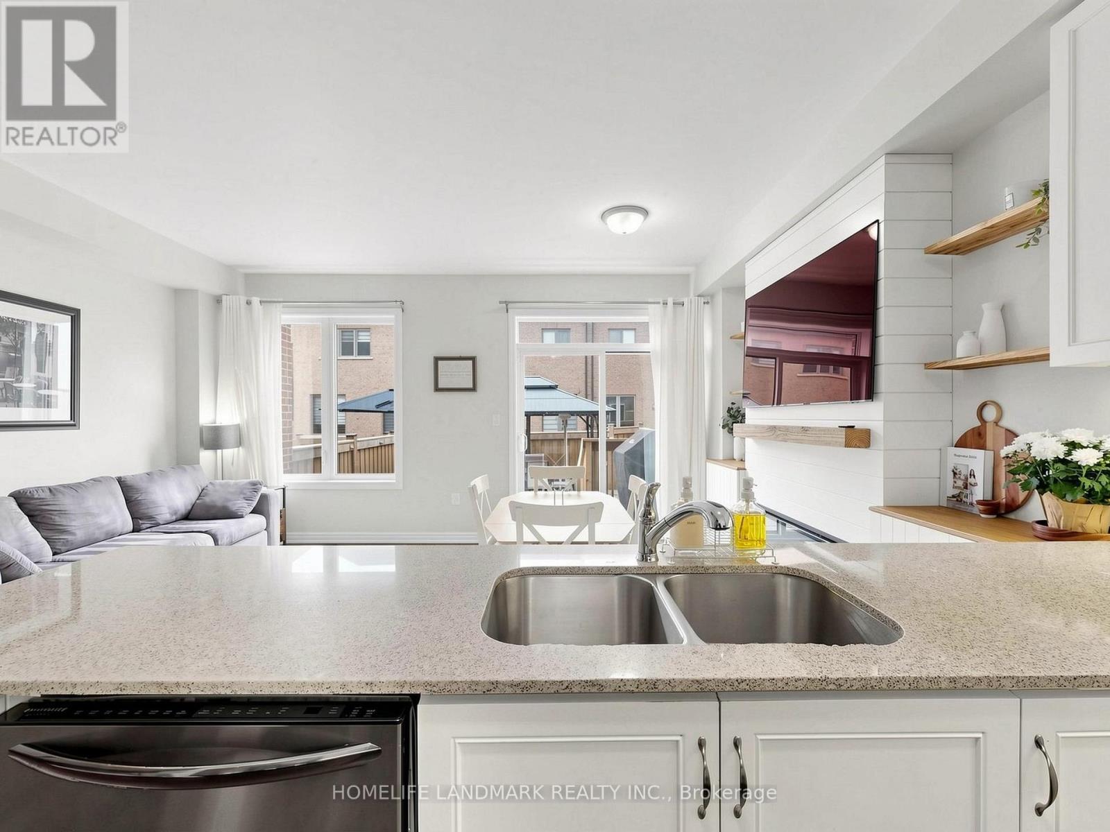 31 True Blue Crescent, Caledon, ON - Indoor Photo Showing Kitchen With Double Sink