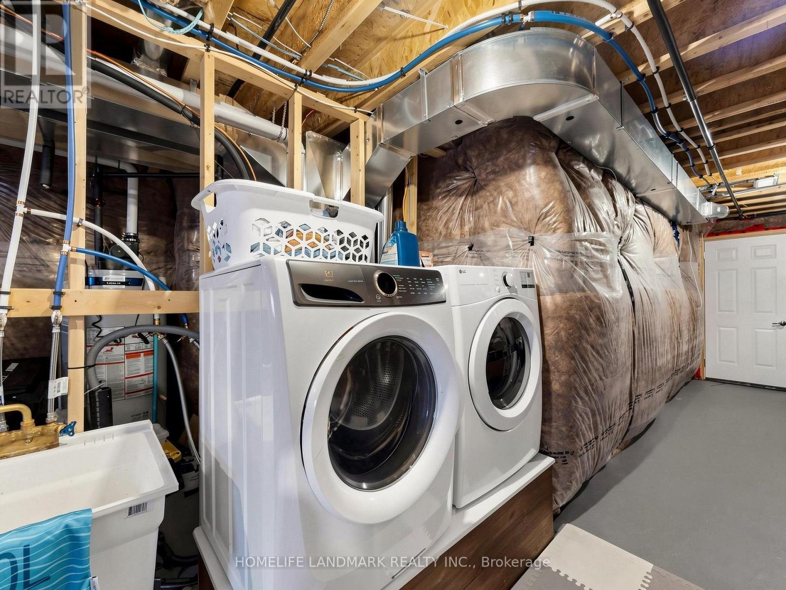 31 True Blue Crescent, Caledon, ON - Indoor Photo Showing Laundry Room