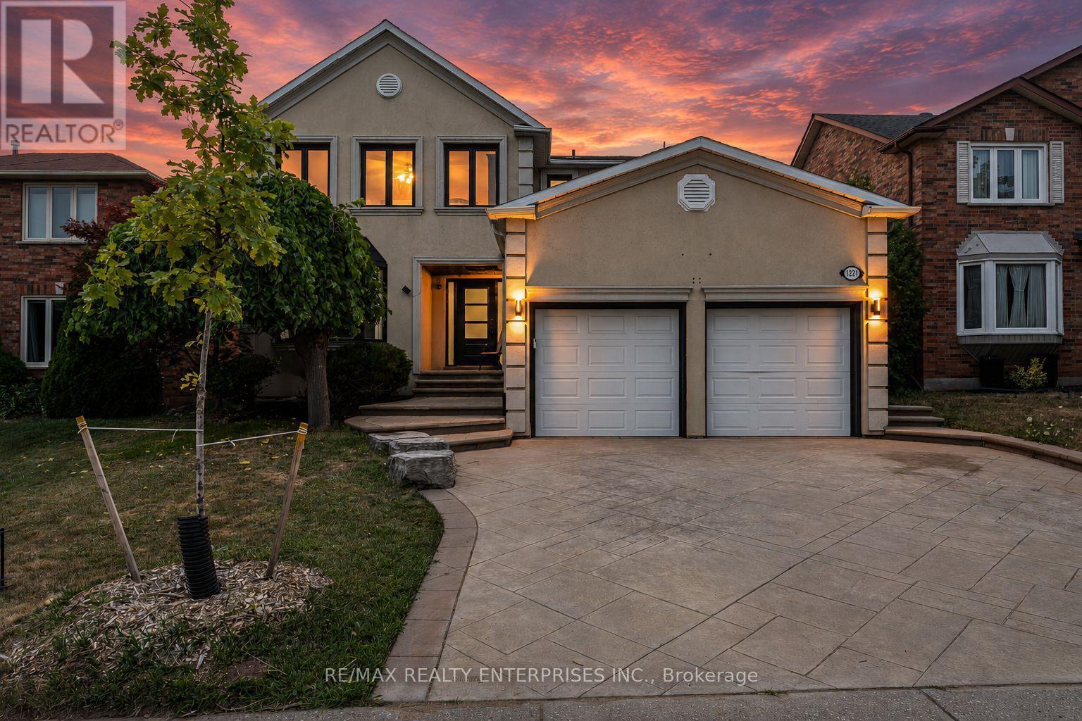 1221 Creekside Drive, Oakville, ON - Outdoor With Facade