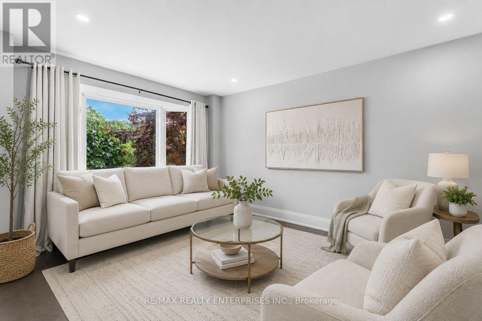 1221 Creekside Drive, Oakville, ON - Indoor Photo Showing Living Room