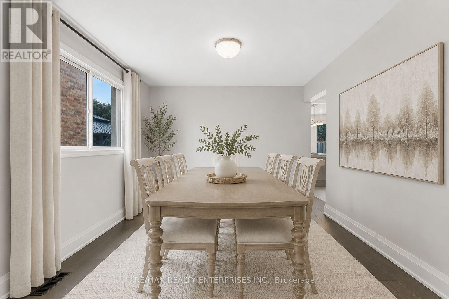 1221 Creekside Drive, Oakville, ON - Indoor Photo Showing Dining Room