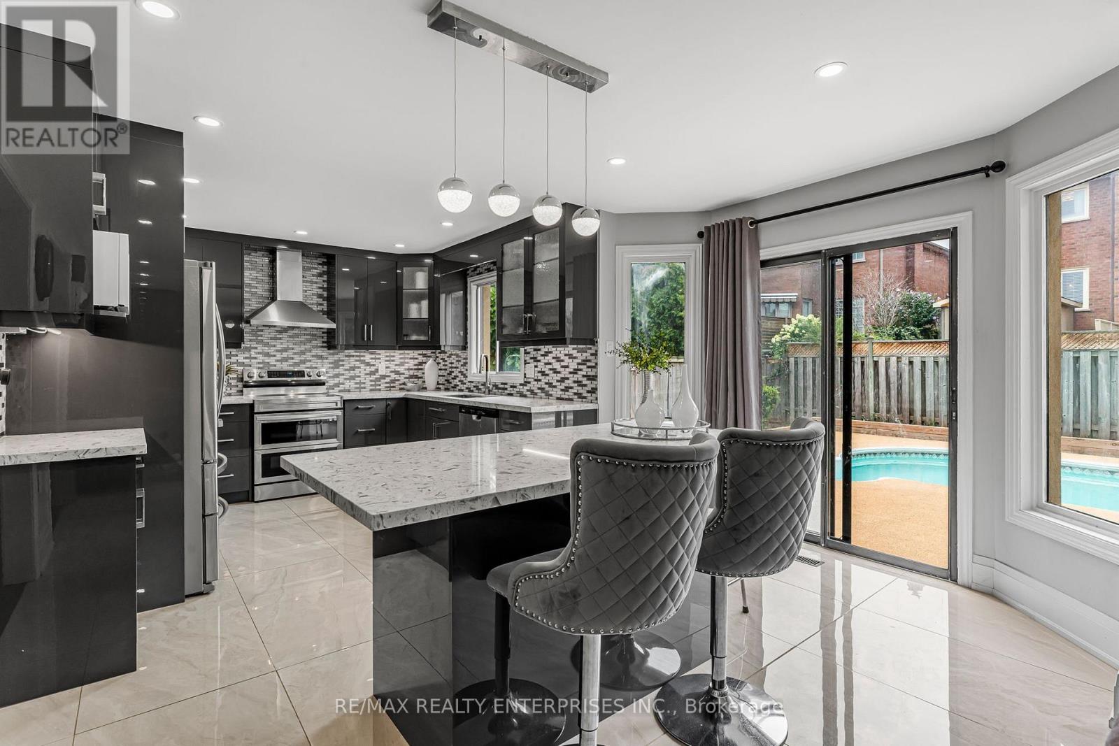 1221 Creekside Drive, Oakville, ON - Indoor