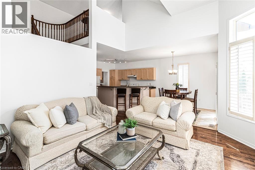102 Moore Crescent, Ancaster, ON - Indoor Photo Showing Living Room