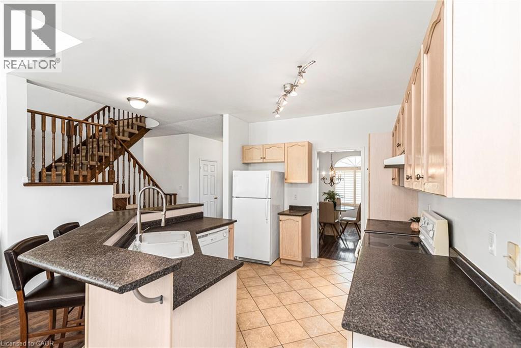 102 Moore Crescent, Ancaster, ON - Indoor Photo Showing Kitchen