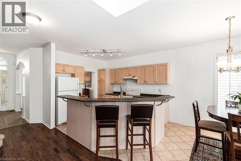 102 Moore Crescent, Ancaster, ON - Indoor Photo Showing Kitchen