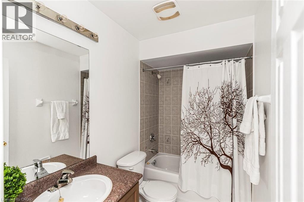 102 Moore Crescent, Ancaster, ON - Indoor Photo Showing Bathroom
