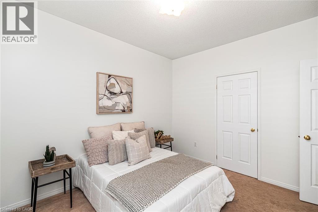 102 Moore Crescent, Ancaster, ON - Indoor Photo Showing Bedroom