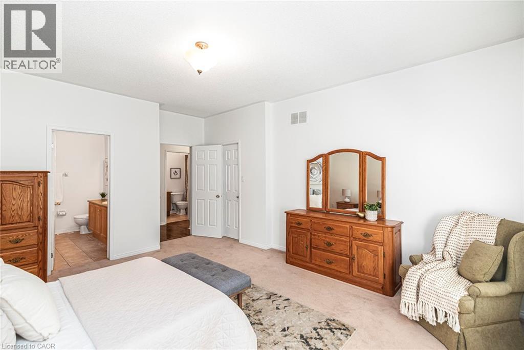 102 Moore Crescent, Ancaster, ON - Indoor Photo Showing Bedroom