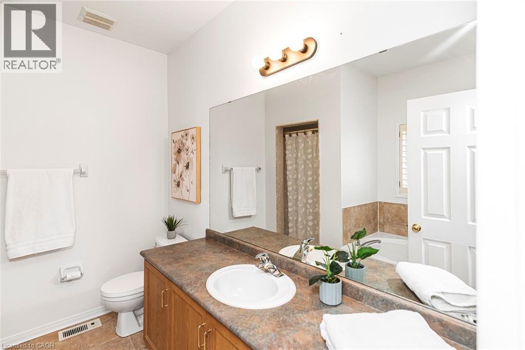 102 Moore Crescent, Ancaster, ON - Indoor Photo Showing Bathroom