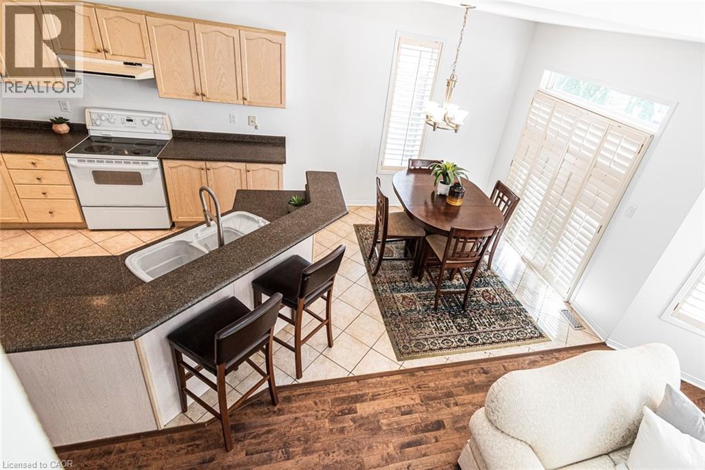 102 Moore Crescent, Ancaster, ON - Indoor Photo Showing Kitchen