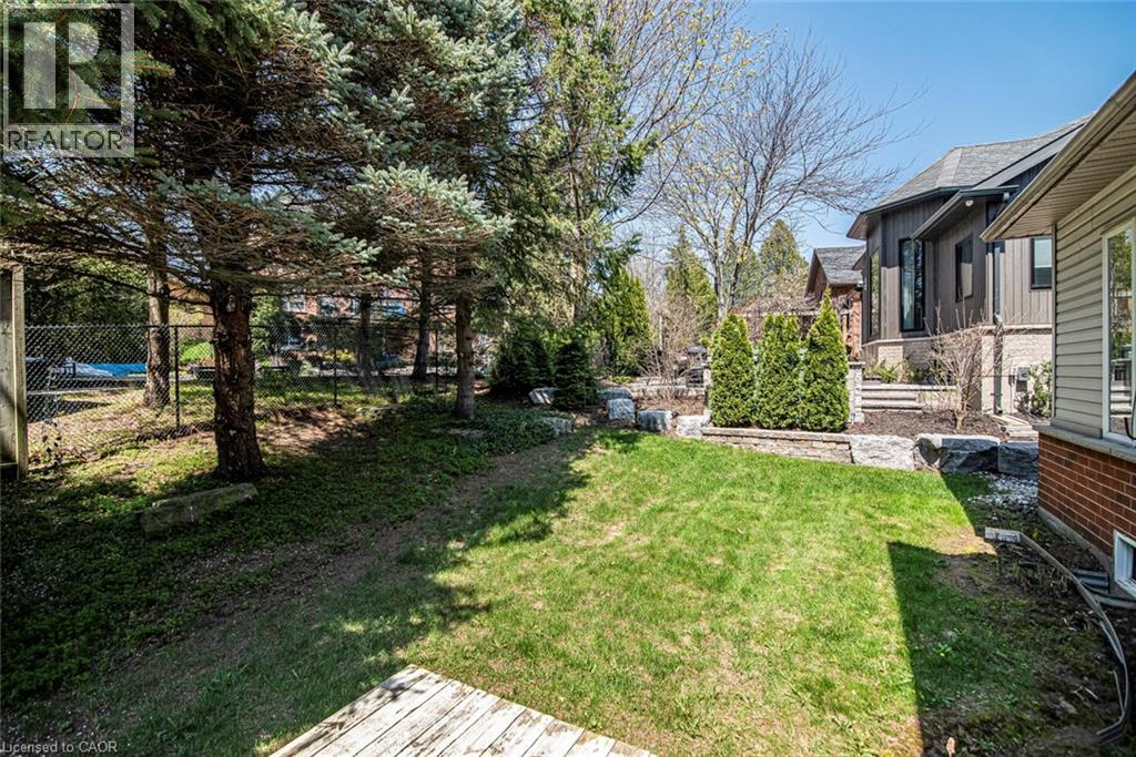 102 Moore Crescent, Ancaster, ON - Outdoor