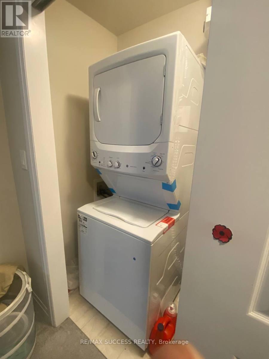 80 Progress Crescent, Kitchener, ON - Indoor Photo Showing Laundry Room