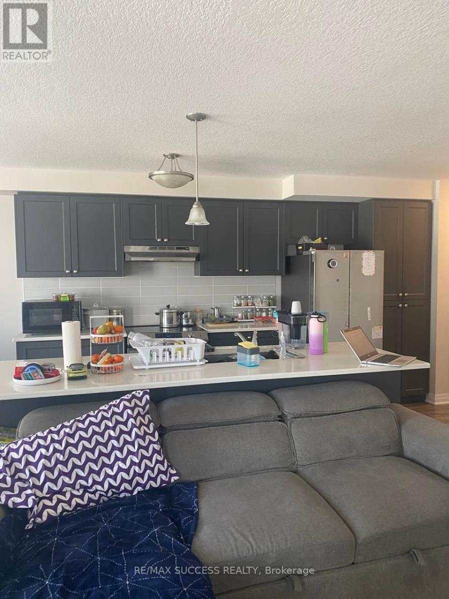 80 Progress Crescent, Kitchener, ON - Indoor Photo Showing Kitchen