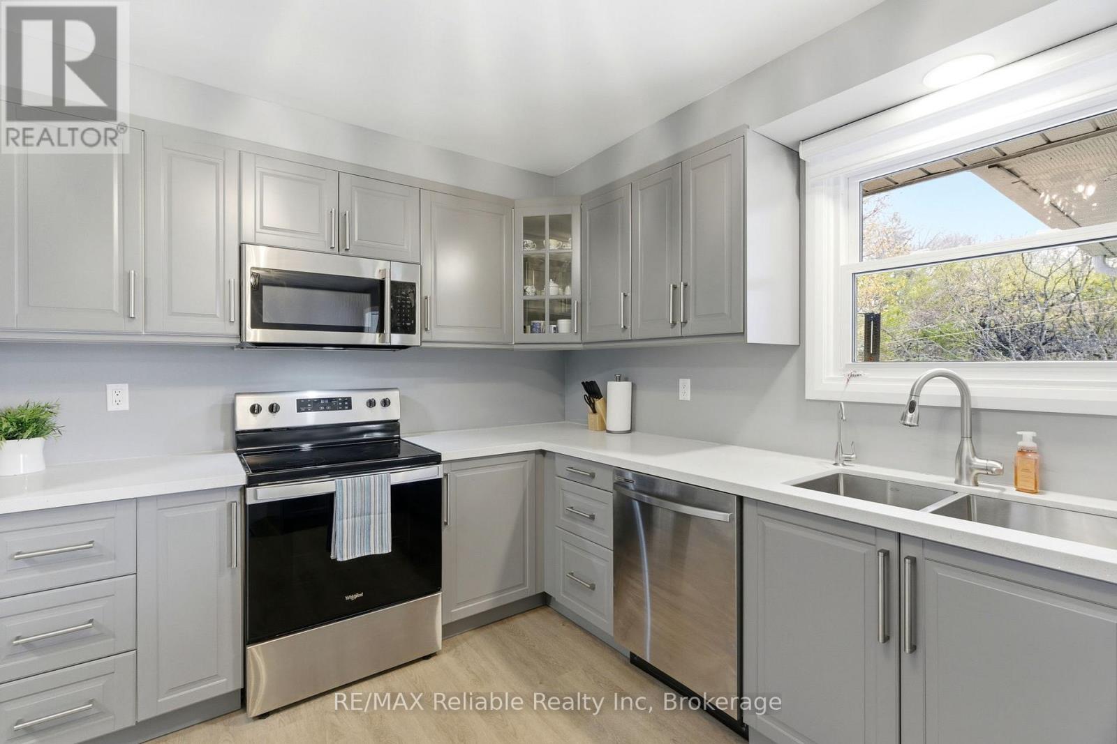 313 Krohmer Drive, Goderich (Goderich (Town)), ON - Indoor Photo Showing Kitchen With Double Sink