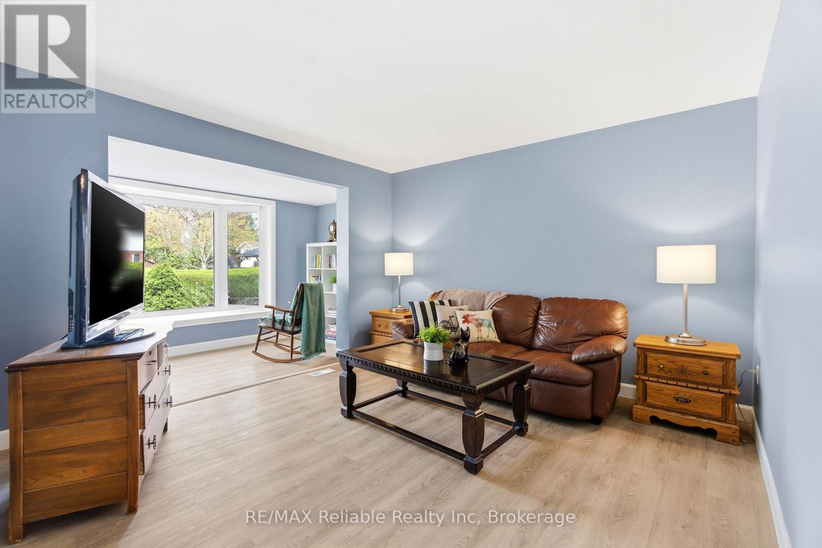 313 Krohmer Drive, Goderich (Goderich (Town)), ON - Indoor Photo Showing Living Room