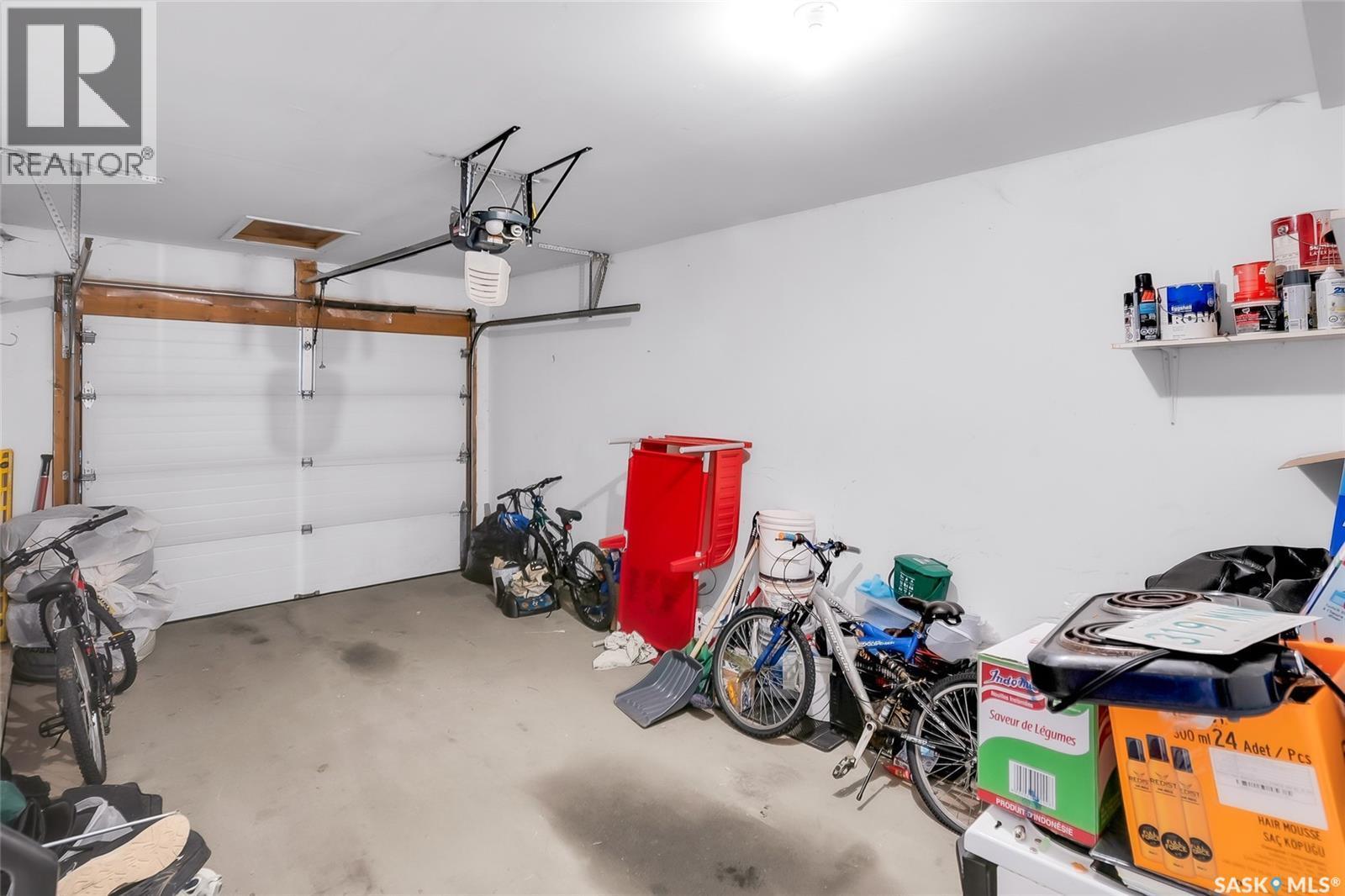 17 111 Fairbrother Crescent, Saskatoon, SK - Indoor Photo Showing Garage