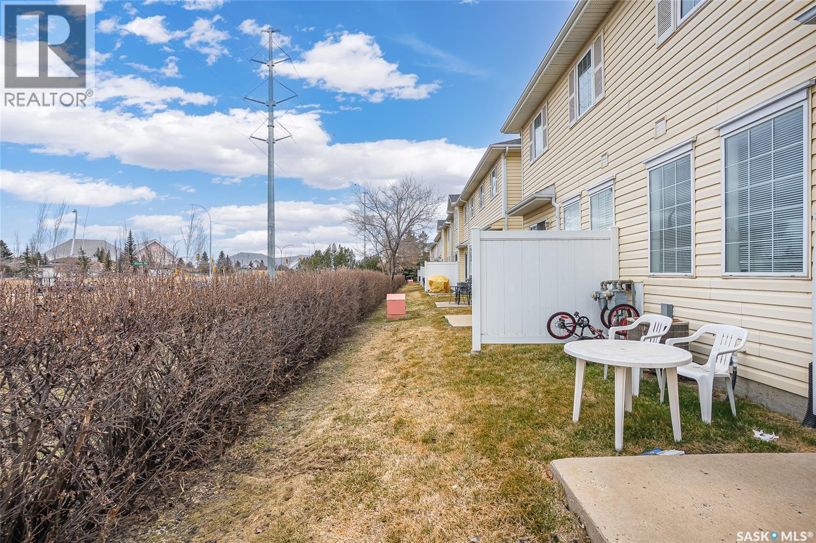 17 111 Fairbrother Crescent, Saskatoon, SK - Outdoor