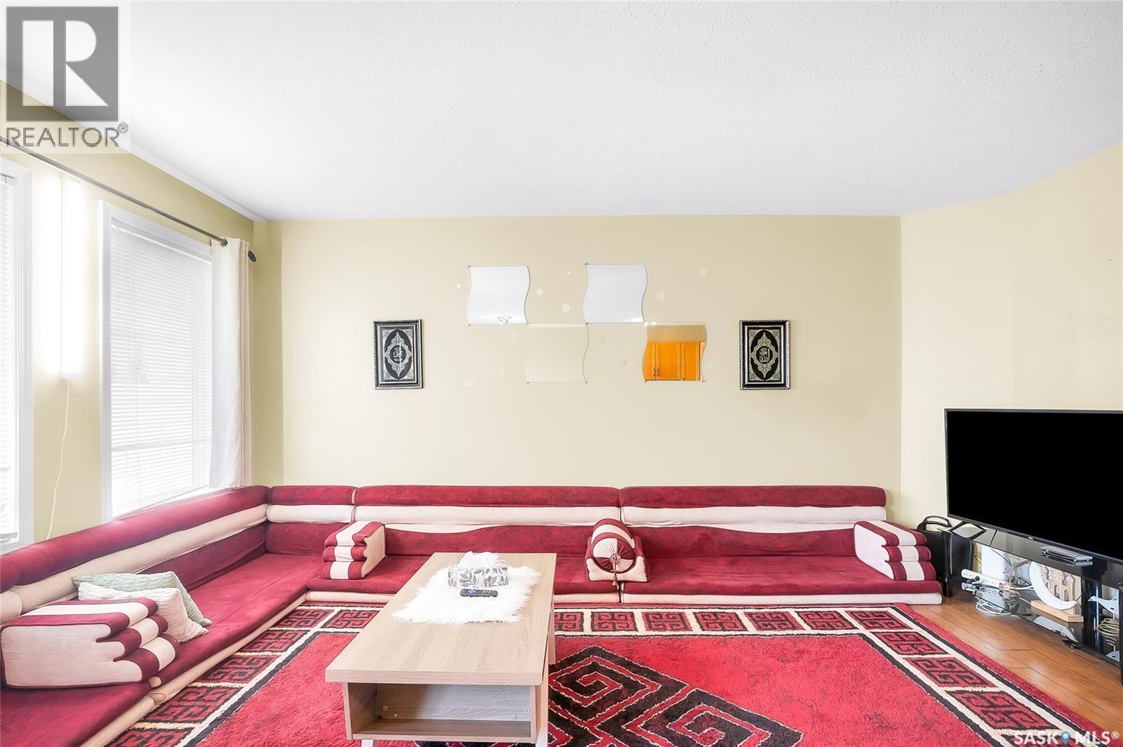 17 111 Fairbrother Crescent, Saskatoon, SK - Indoor Photo Showing Living Room
