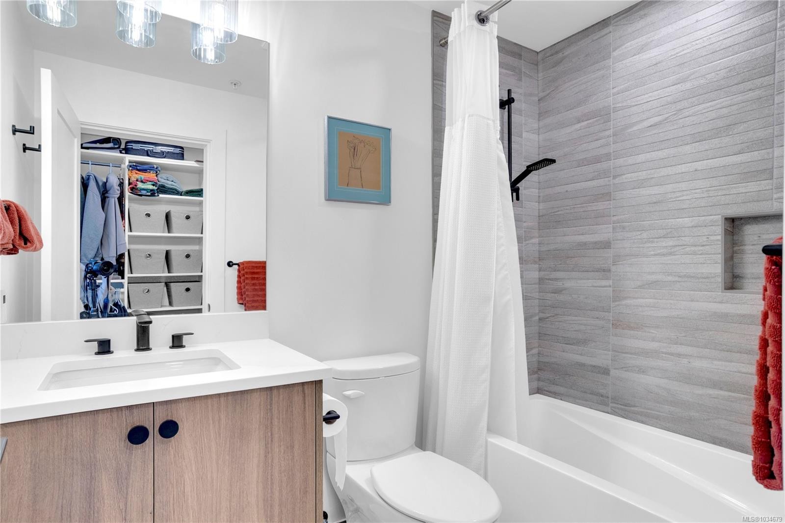 402-201 Dogwood Dr, Ladysmith, BC - Indoor Photo Showing Bathroom