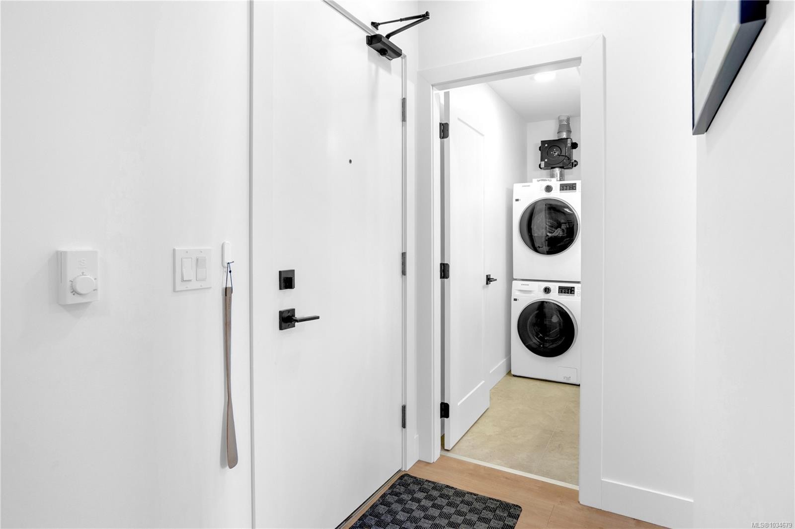 402-201 Dogwood Dr, Ladysmith, BC - Indoor Photo Showing Laundry Room