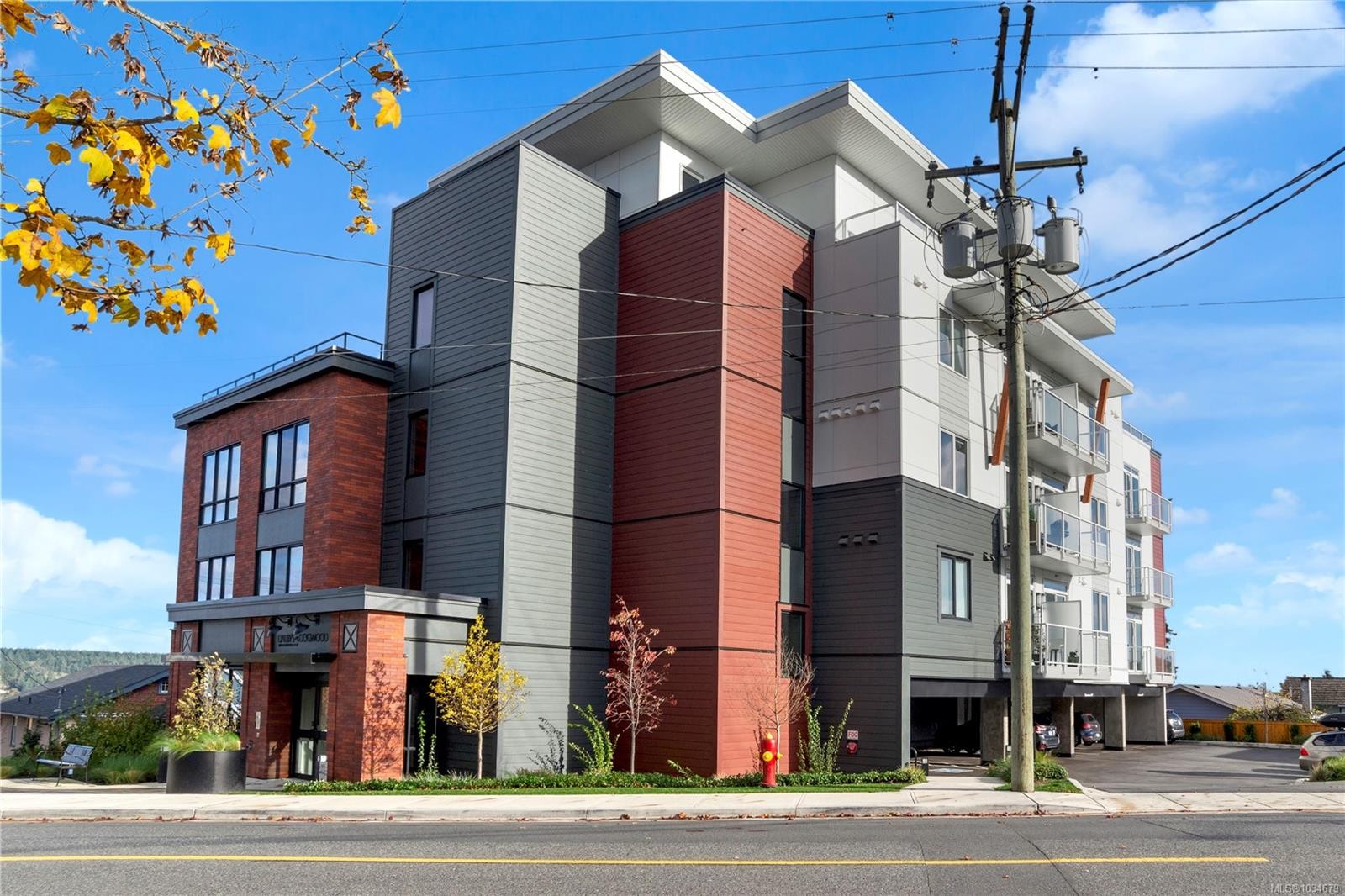 402-201 Dogwood Dr, Ladysmith, BC - Outdoor With Facade
