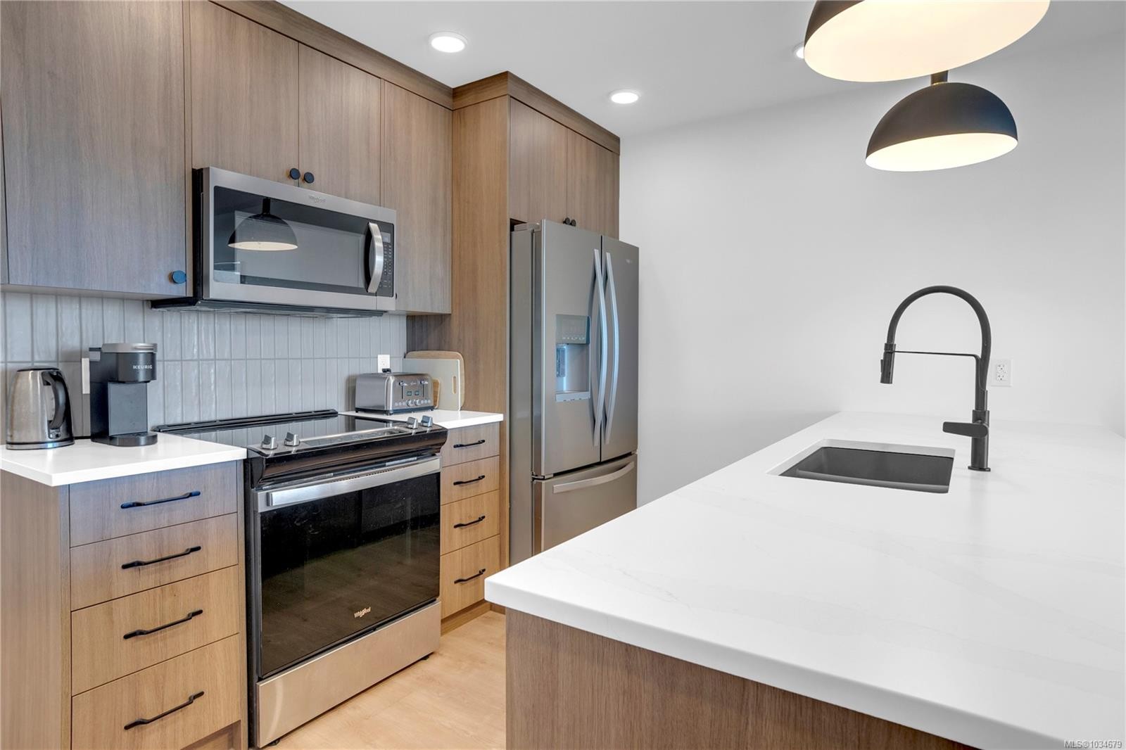 402-201 Dogwood Dr, Ladysmith, BC - Indoor Photo Showing Kitchen
